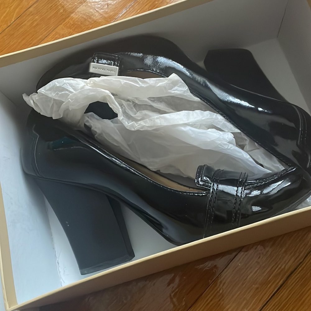 EUC Michael Kors Lattington Pump (black patent finish) - original box - Picture 3 of 12